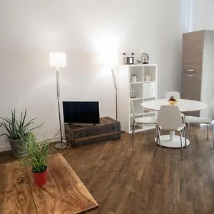 Renovated Flat Near Duomo - Lamarmora Appartamento